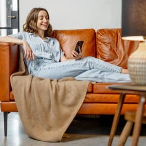 Créer un salon qui reflète votre style avec des choix de mobilier forts